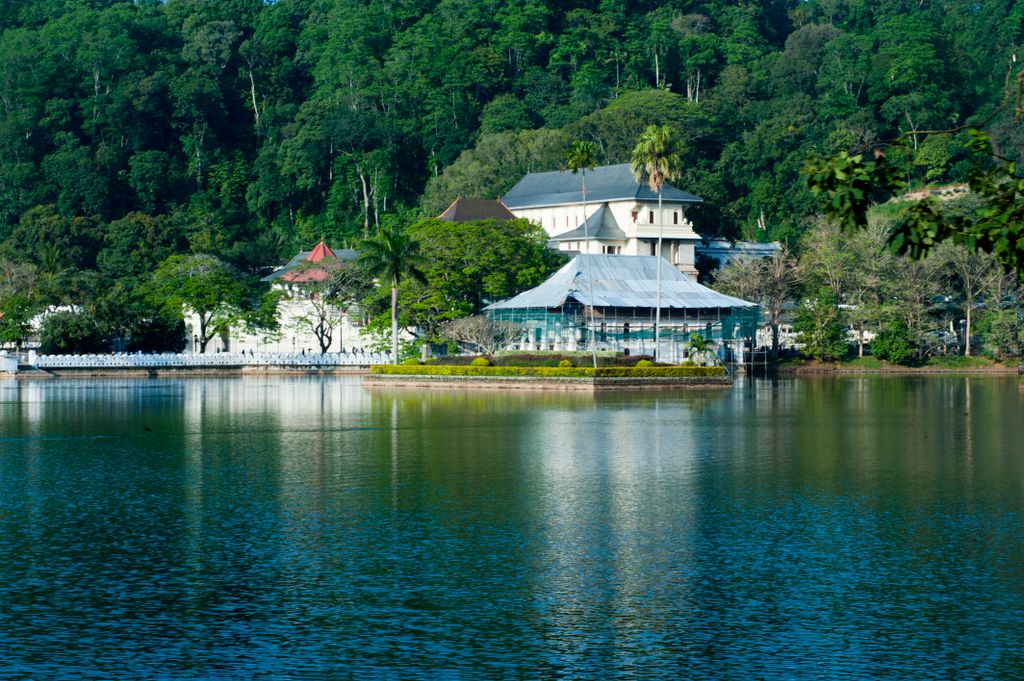 kandy lake