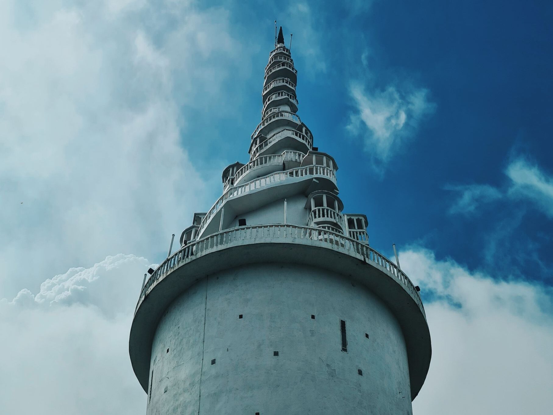 ambuluwawa tower kandy gampola
